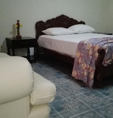 Residencial El Sol De Los Pinos Bed and Breakfast Trujillo Eksteriør billede