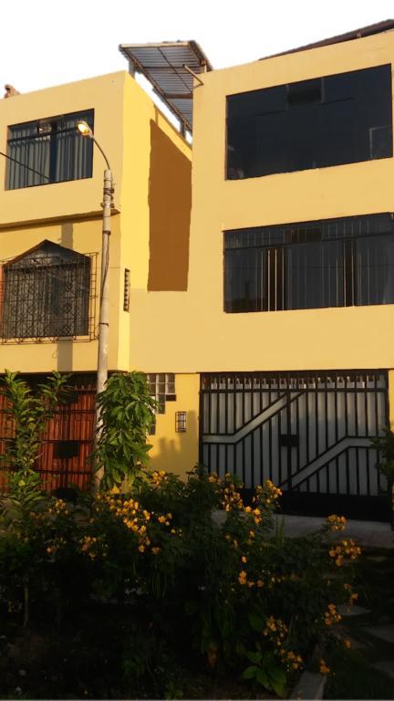 Residencial El Sol De Los Pinos Bed and Breakfast Trujillo Eksteriør billede