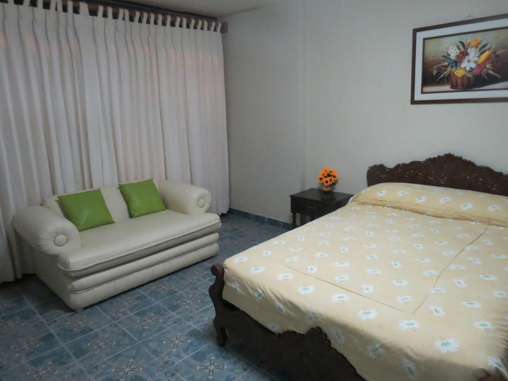 Residencial El Sol De Los Pinos Bed and Breakfast Trujillo Eksteriør billede