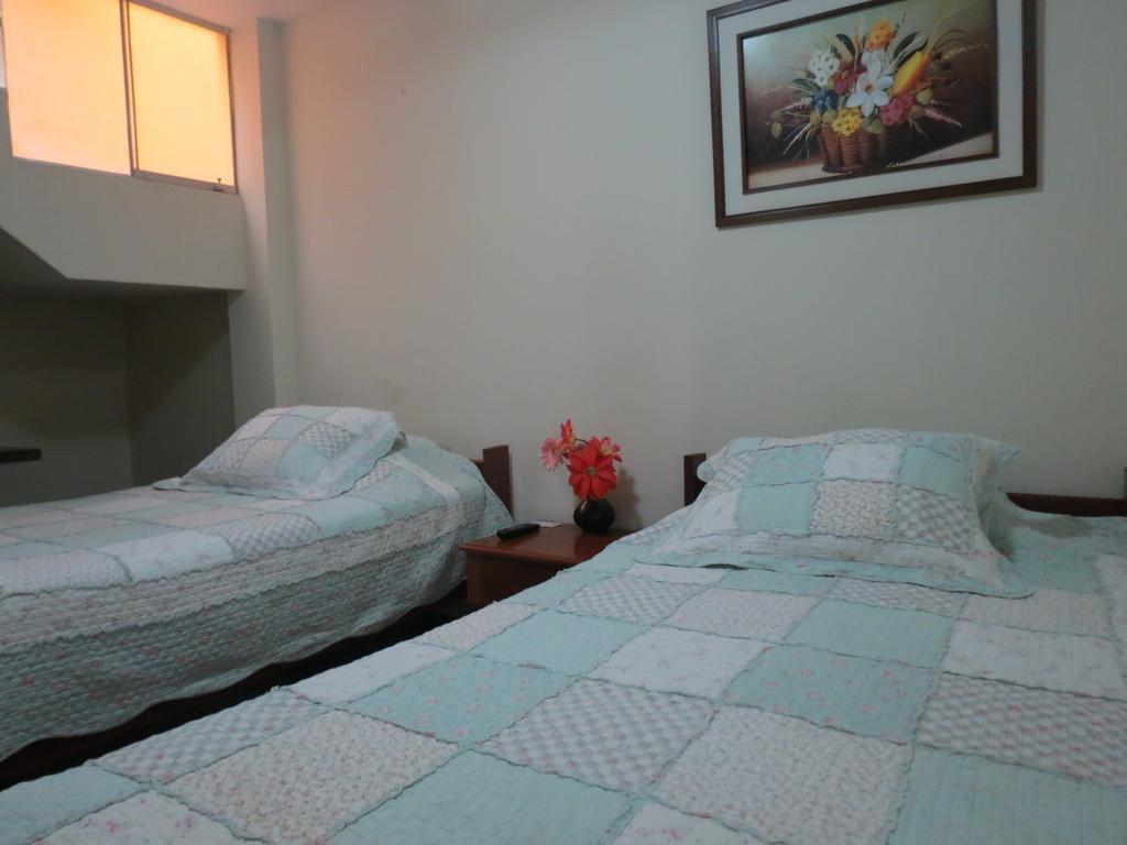Residencial El Sol De Los Pinos Bed and Breakfast Trujillo Eksteriør billede