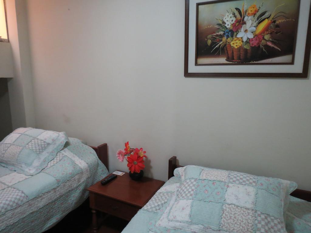 Residencial El Sol De Los Pinos Bed and Breakfast Trujillo Eksteriør billede