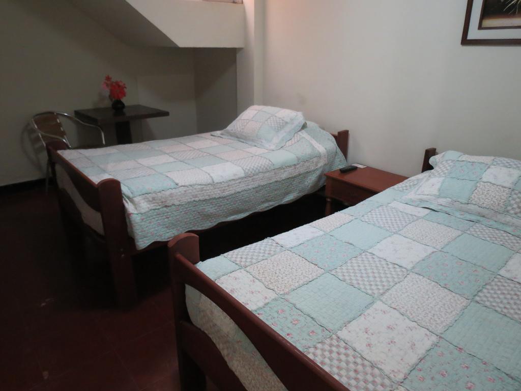 Residencial El Sol De Los Pinos Bed and Breakfast Trujillo Eksteriør billede