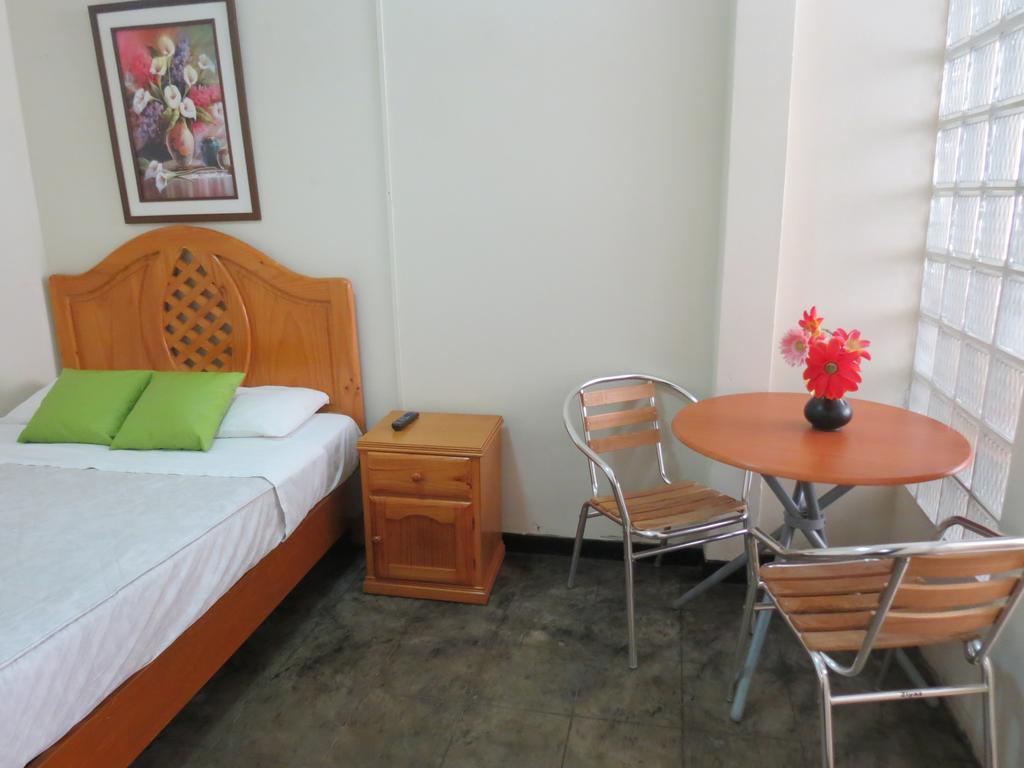 Residencial El Sol De Los Pinos Bed and Breakfast Trujillo Eksteriør billede