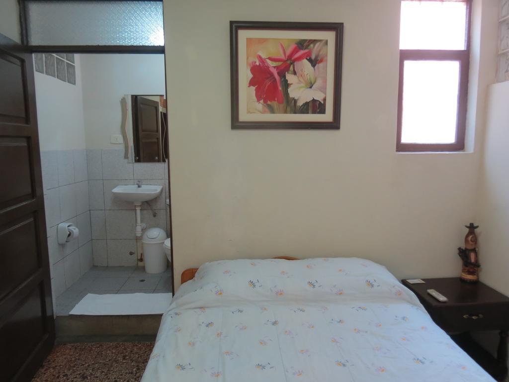 Residencial El Sol De Los Pinos Bed and Breakfast Trujillo Eksteriør billede
