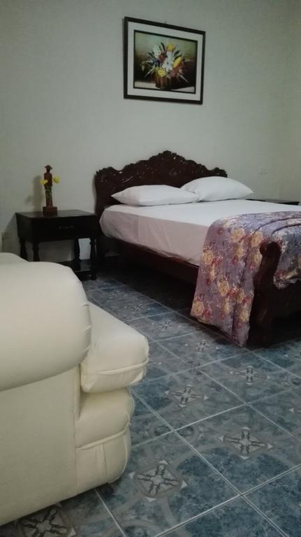 Residencial El Sol De Los Pinos Bed and Breakfast Trujillo Eksteriør billede