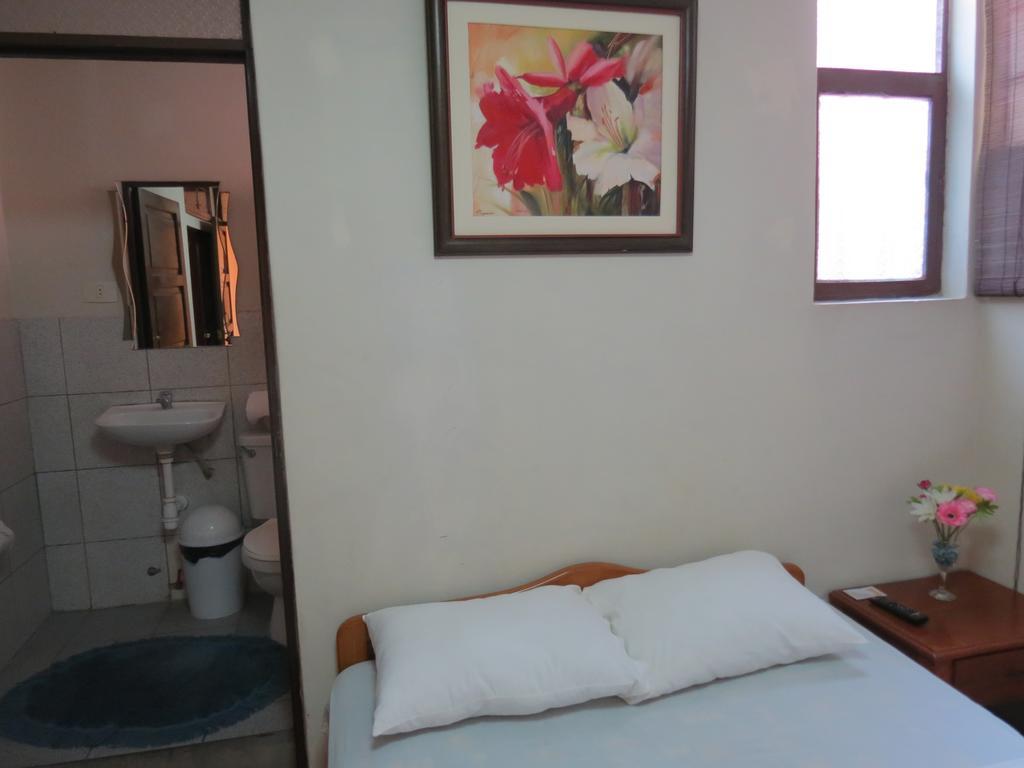 Residencial El Sol De Los Pinos Bed and Breakfast Trujillo Eksteriør billede