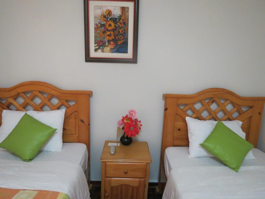 Residencial El Sol De Los Pinos Bed and Breakfast Trujillo Eksteriør billede
