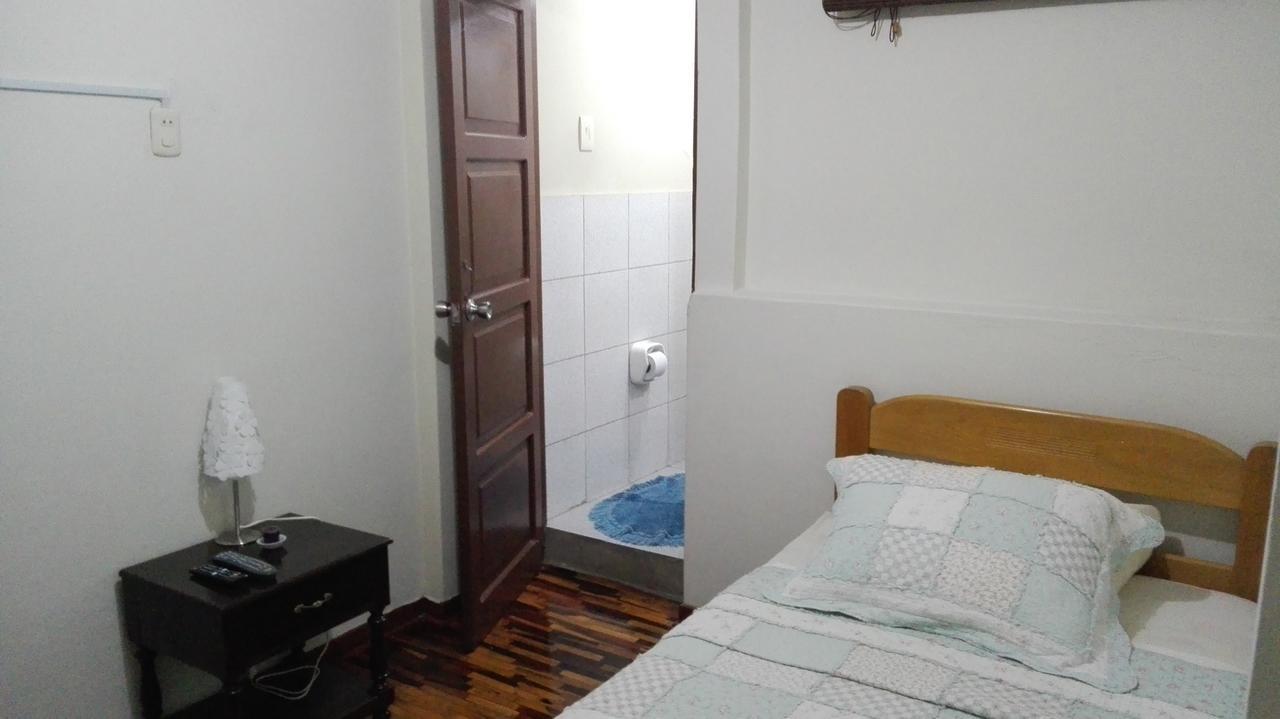 Residencial El Sol De Los Pinos Bed and Breakfast Trujillo Eksteriør billede